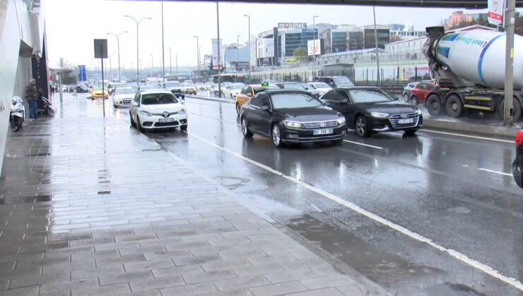 İstanbul’da yağmur etkisiyle trafik yoğunluğu arttı