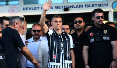 Beşiktaş’ın yeni transferi Trossard, İstanbul’a geldi
